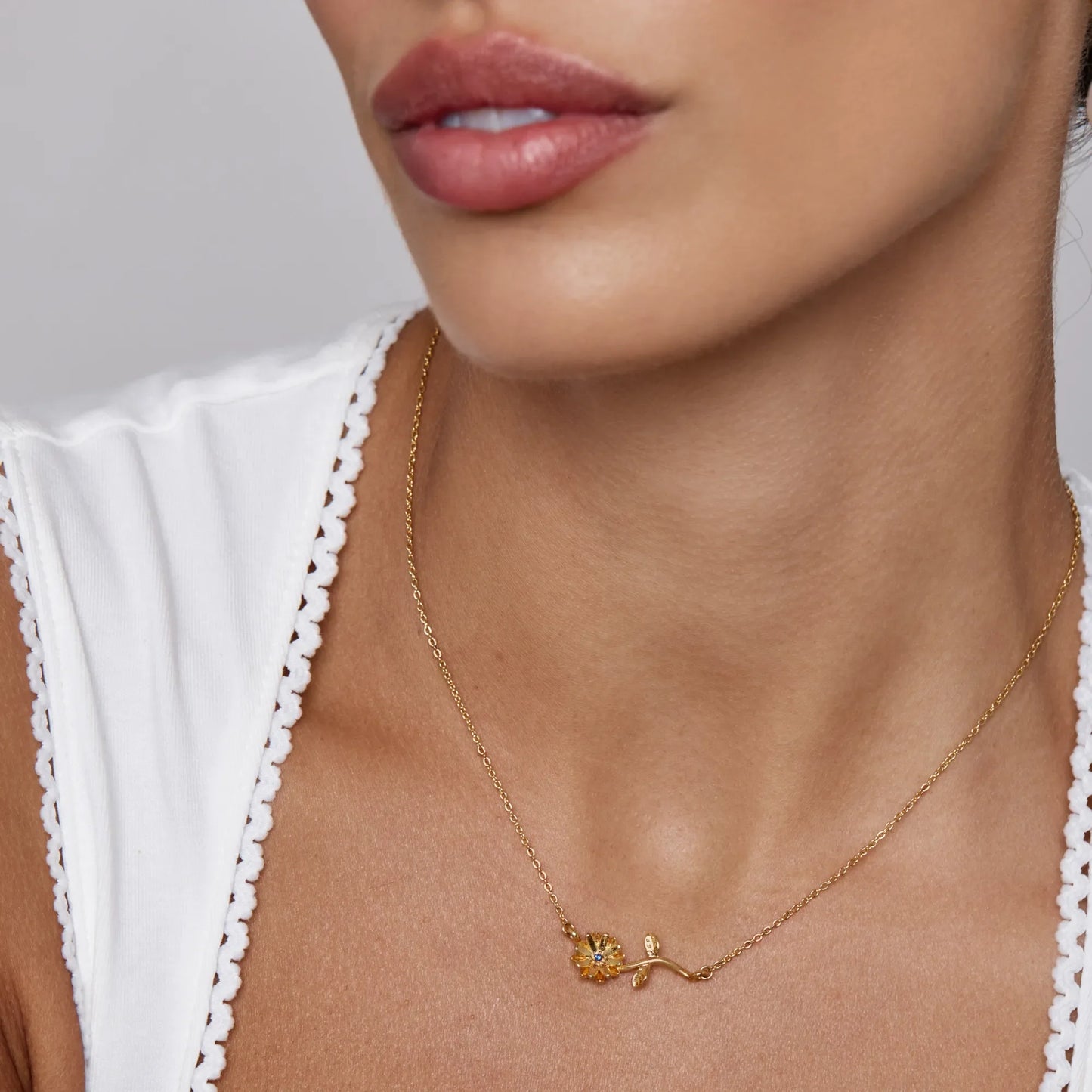 Dainty Birthflower Necklace | Gold-Plated | Birth Month Flower Pendant