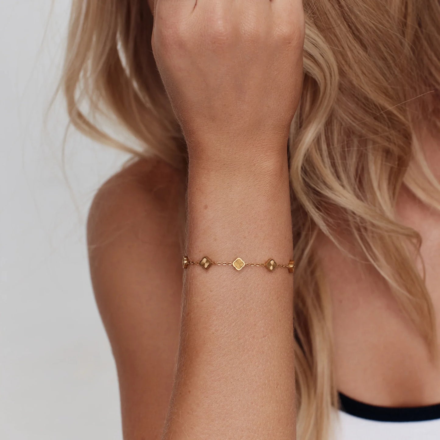 Mini Sunburst Clover Bracelet | Gold-Plated | Mini Clover Charms Chain