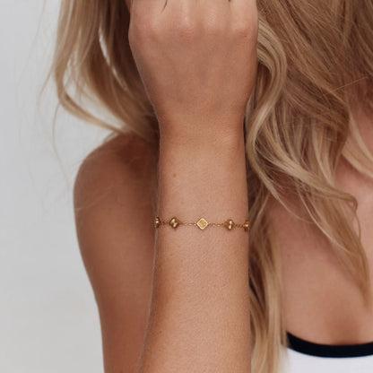 Mini Sunburst Clover Bracelet | Gold-Plated | Mini Clover Charms Chain