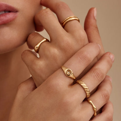 Stella Signet Ring | Gold-Plated | Starburst Engraving & Crystal