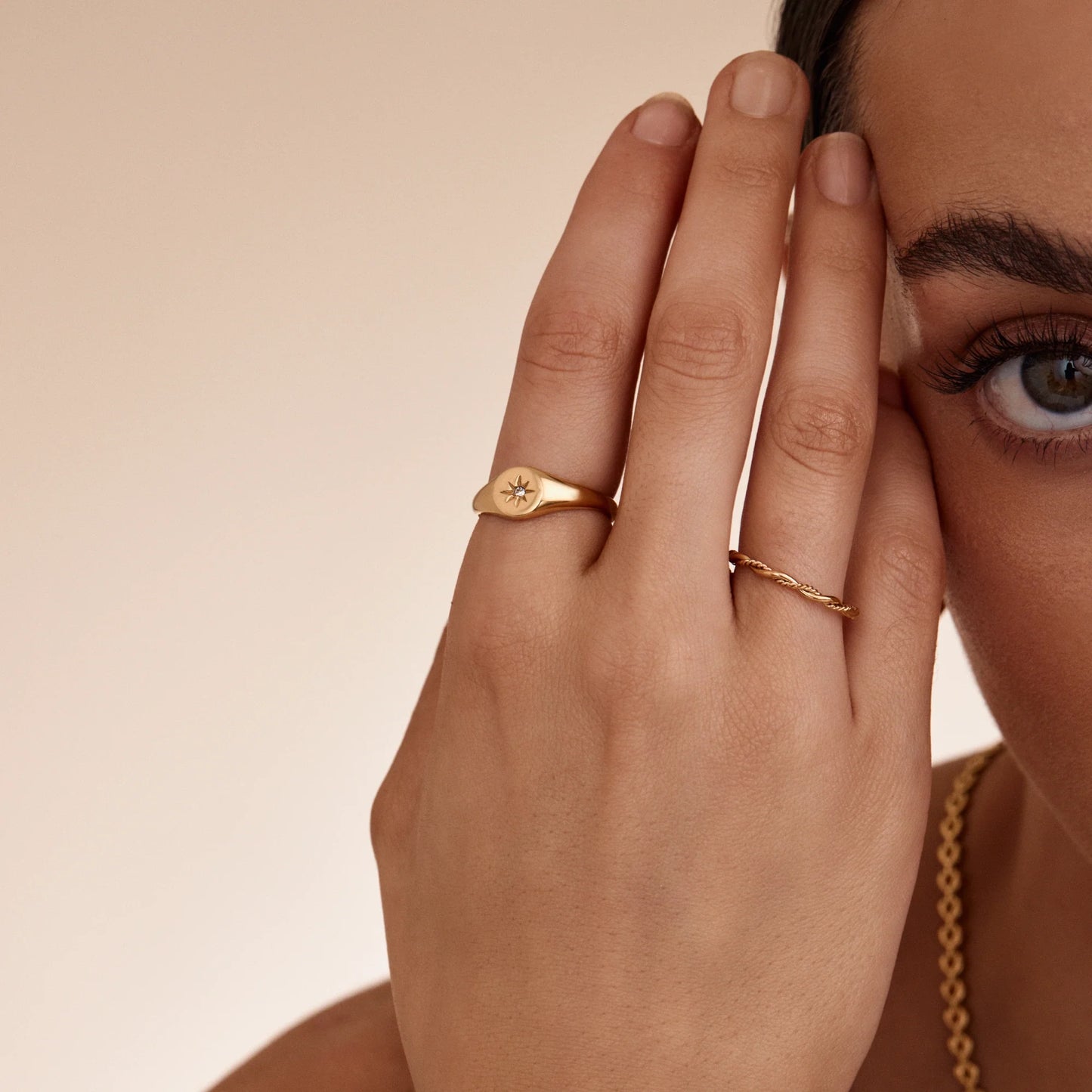 Stella Signet Ring | Gold-Plated | Starburst Engraving & Crystal