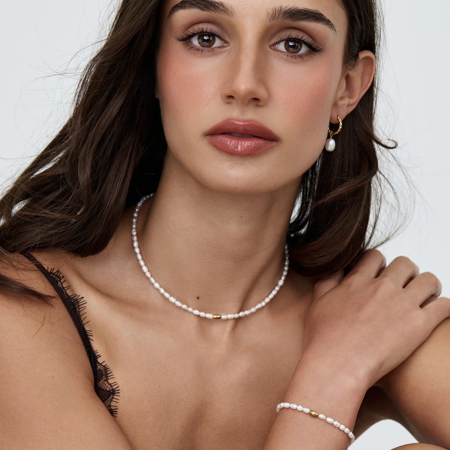 Essential Pearl Choker Necklace | Gold-Plated | Pearl Choker & Gold Bead Center