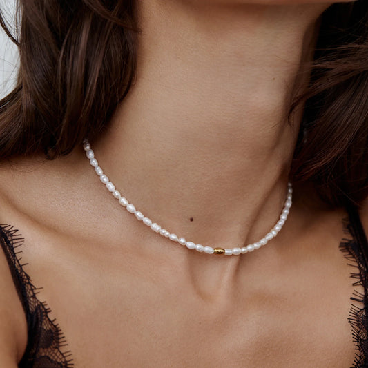 Essential Pearl Choker Necklace | Gold-Plated | Pearl Choker & Gold Bead Center