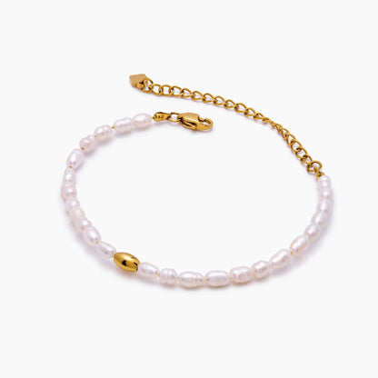 Essential Pearl Bracelet | Gold-Plated | Freshwater Pearls & Gold Center Bead